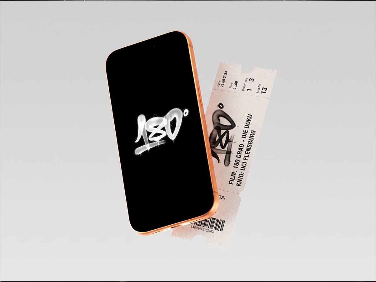 180 Grad &ndash; Die Doku, Kinofilm: Smartphone mit 180&deg;-Titel und Kinoticket